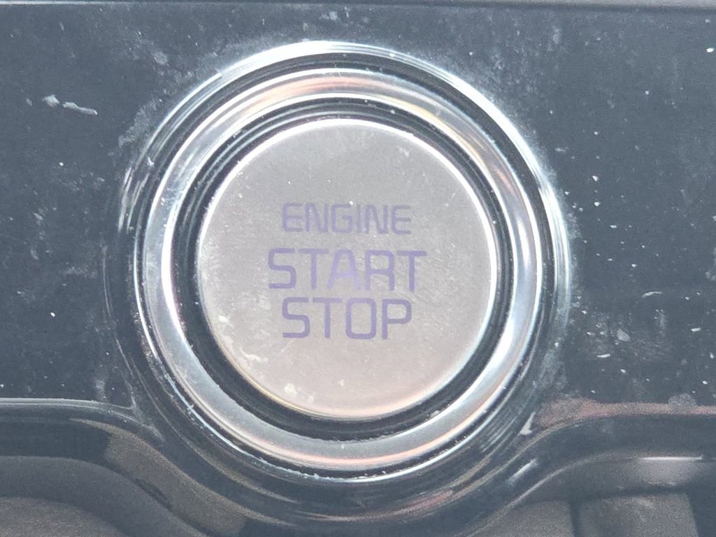 Used 2024 Kia Carnival FWD image 31