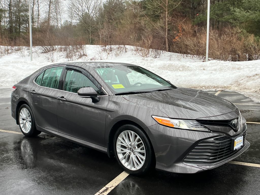 Used 2020 Toyota Camry XLE image 7
