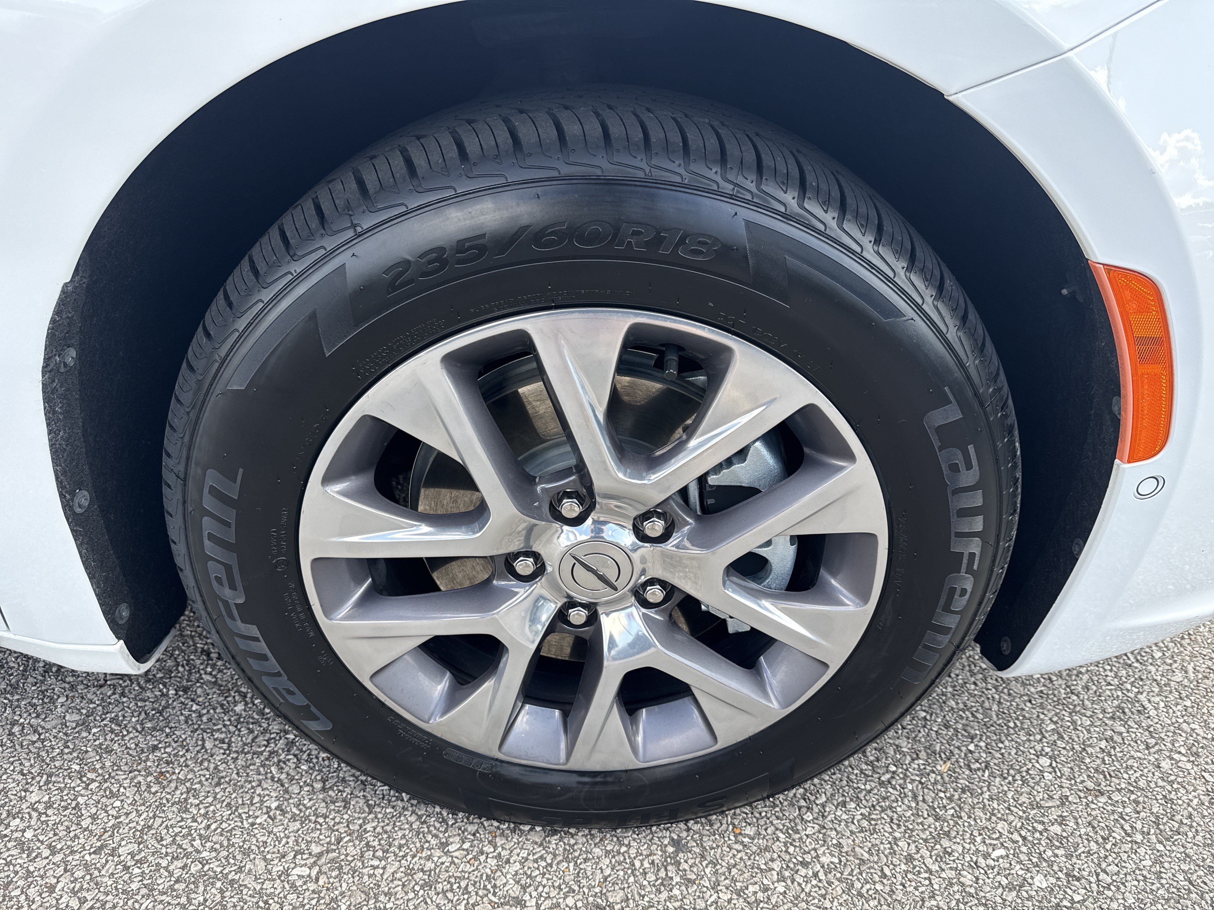 Used 2024 Chrysler Pacifica Pinnacle FWD image 12