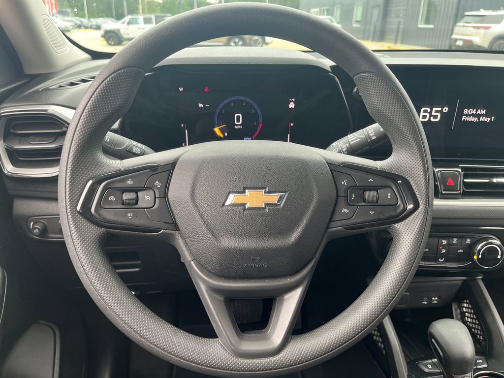 Used 2025 Chevrolet TrailBlazer LT AWD/4WD image 17