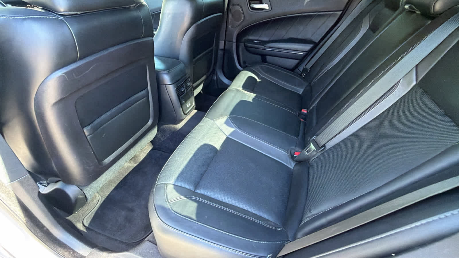 Used 2016 Dodge Charger R/T w/ Plus Group RWD image 18