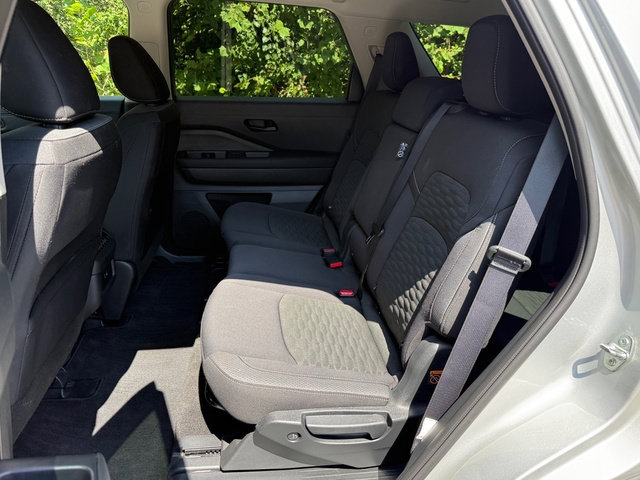 Used 2025 Nissan Pathfinder SV AWD/4WD image 14