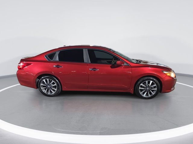 Used 2016 Nissan Altima 2.5 SV image 2