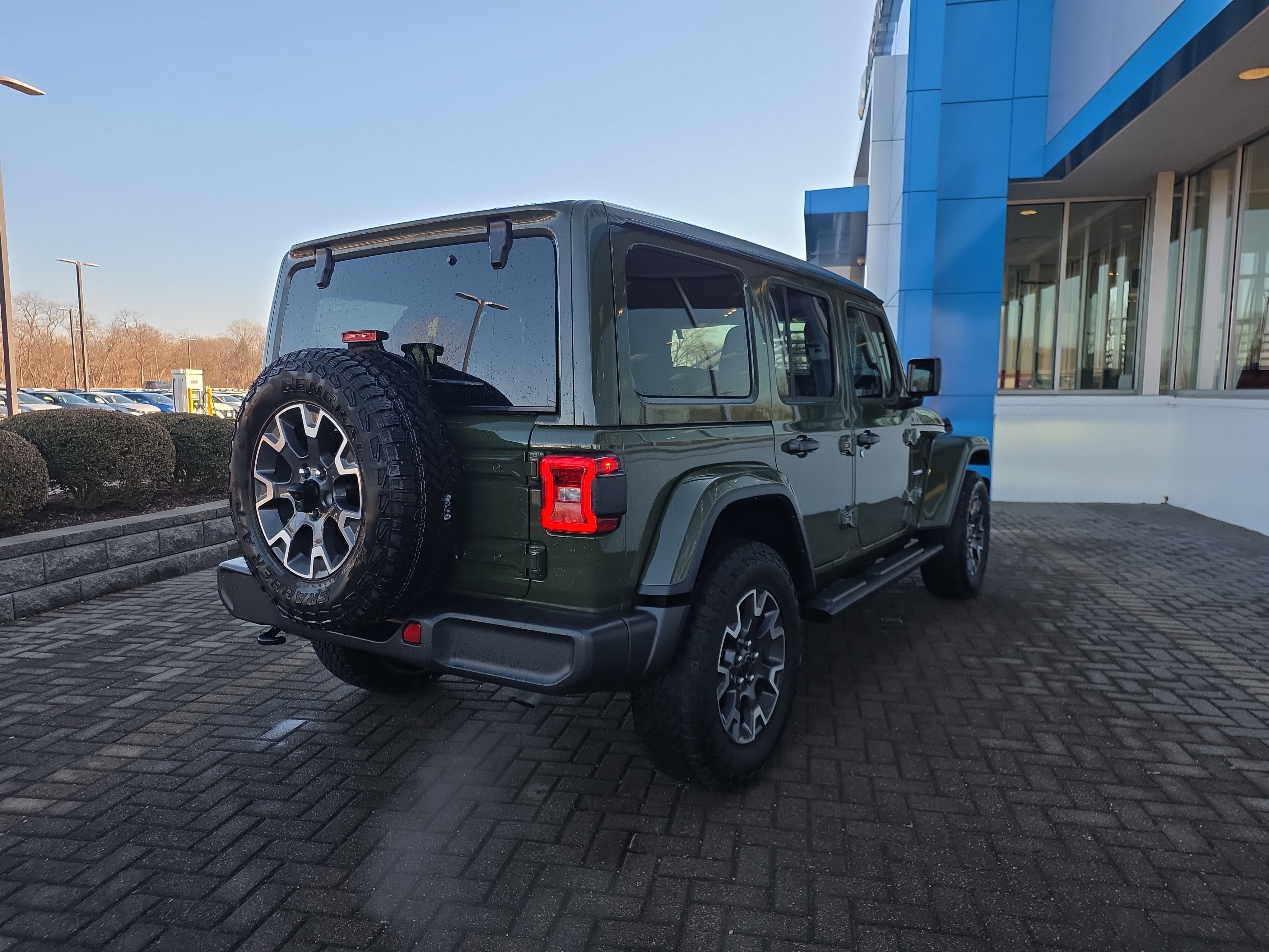 Used 2024 Jeep Wrangler Sahara w/ Technology Group image 5