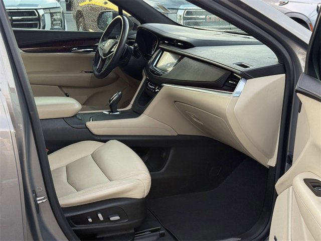 Used 2017 Cadillac XT5 Luxury image 16