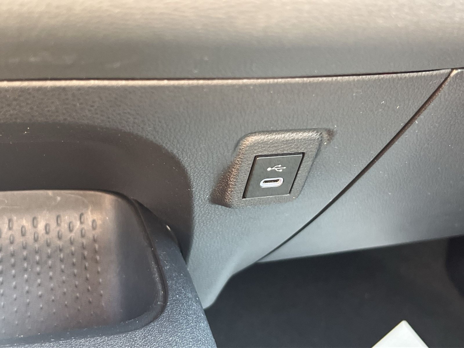 Used 2025 Toyota Corolla LE FWD image 29