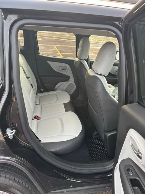 Used 2022 Jeep Renegade Limited image 18