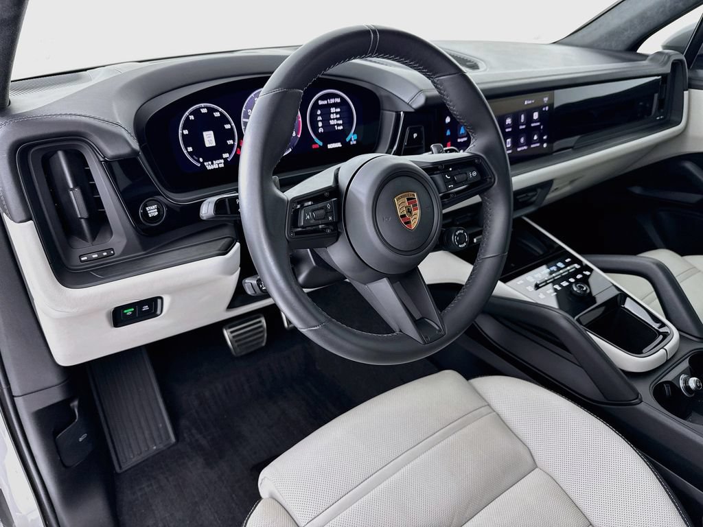 Certified 2025 Porsche Cayenne GTS AWD/4WD image 4
