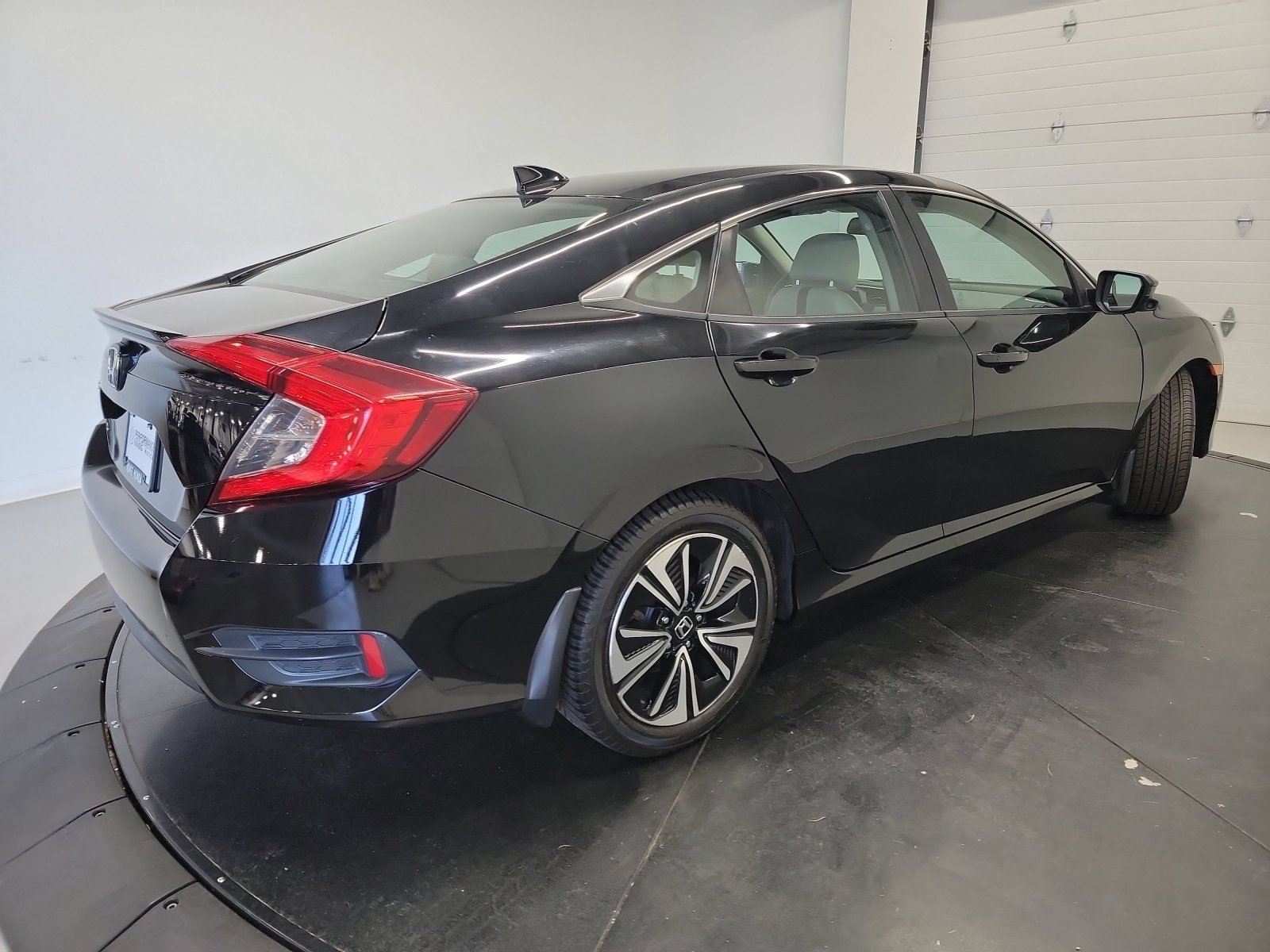 Used 2016 Honda Civic EX-L image 9