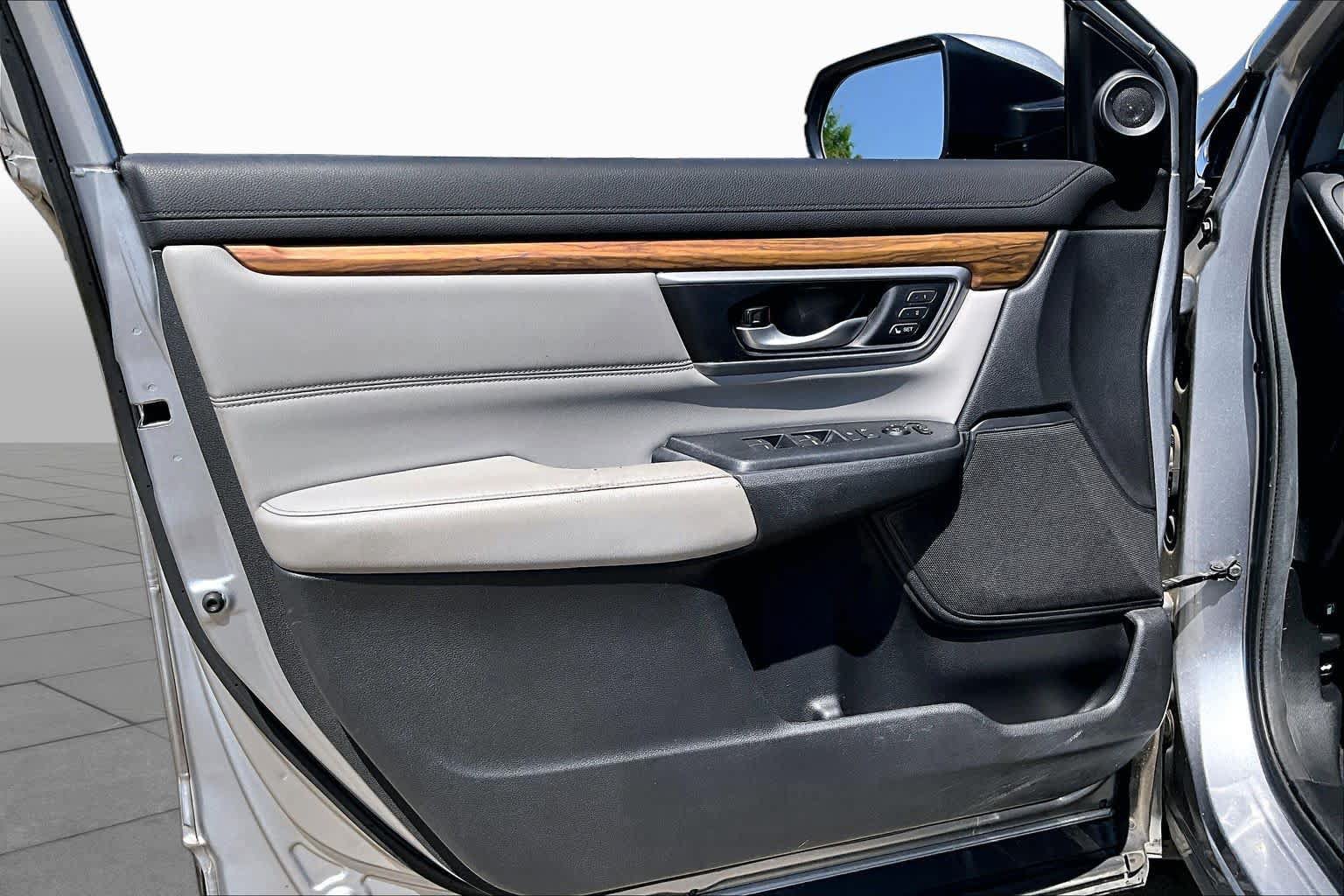 Used 2017 Honda CR-V Touring image 20