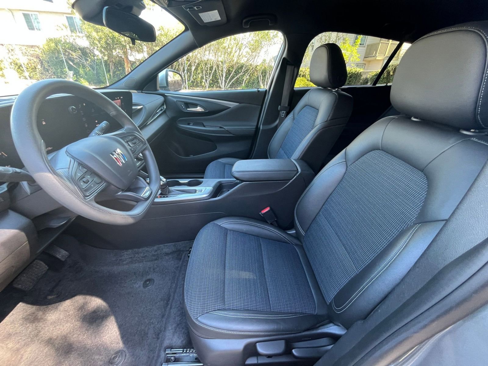 Used 2025 Buick Envista Preferred image 24