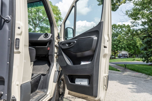 Used 2023 Mercedes-Benz Sprinter 2500 image 59