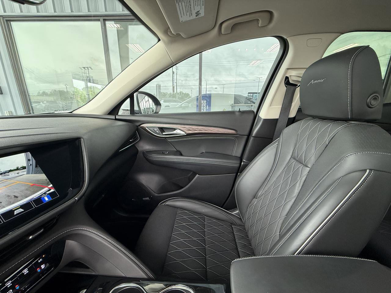 Used 2023 Buick Envision Avenir AWD/4WD image 28