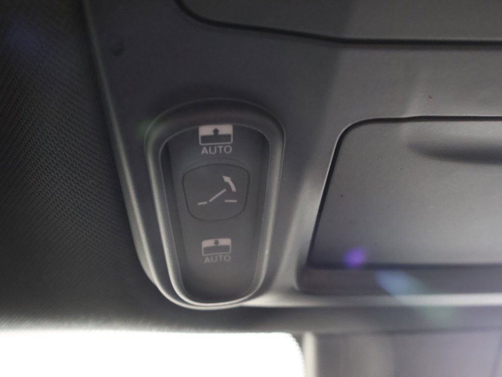 Used 2020 Chrysler Pacifica Limited image 52