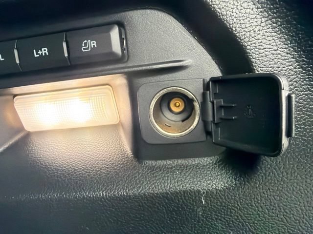 Used 2021 Ford Explorer Platinum w/ Equipment Group 601A AWD/4WD image 14