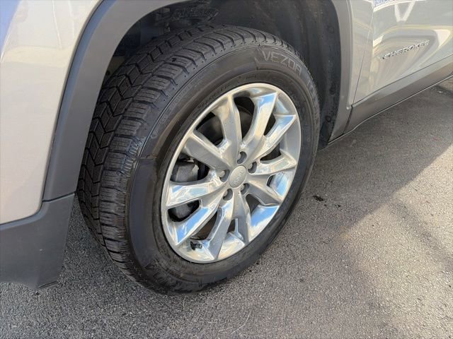 Used 2017 Jeep Cherokee Limited image 6