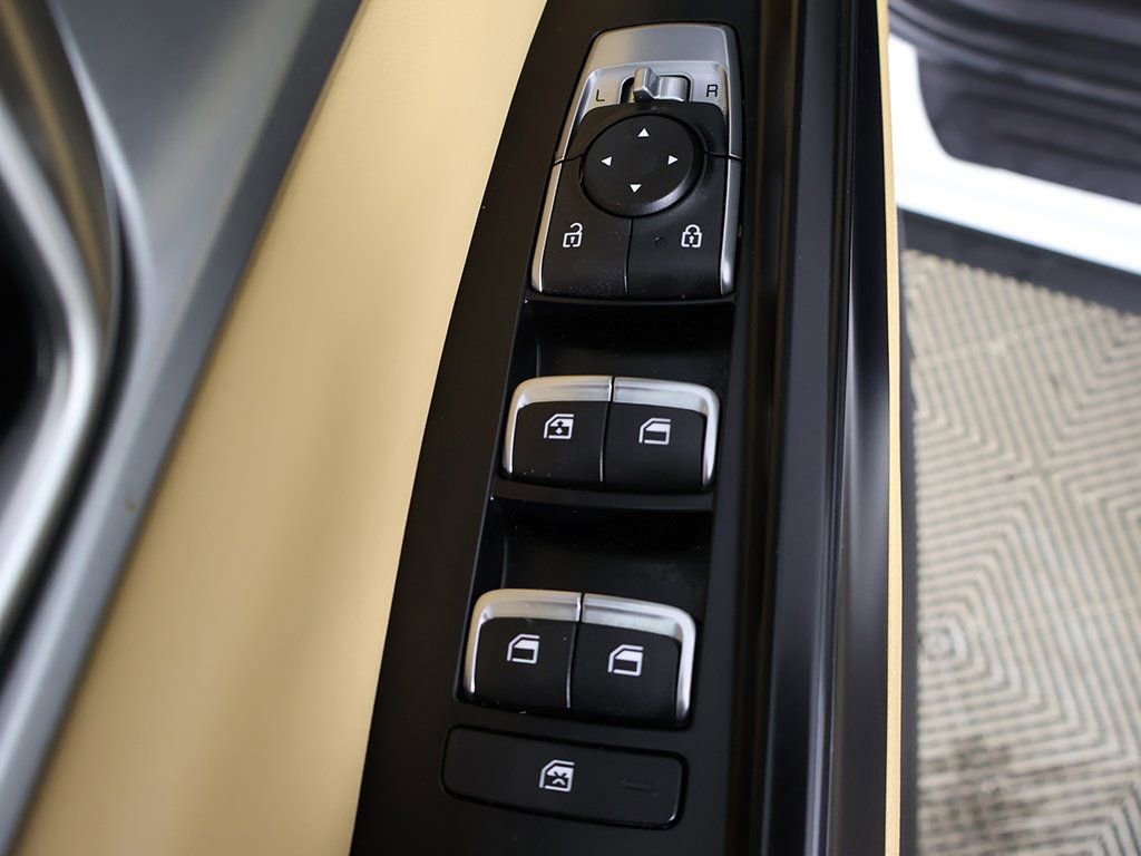 Used 2024 Kia Carnival LX image 34