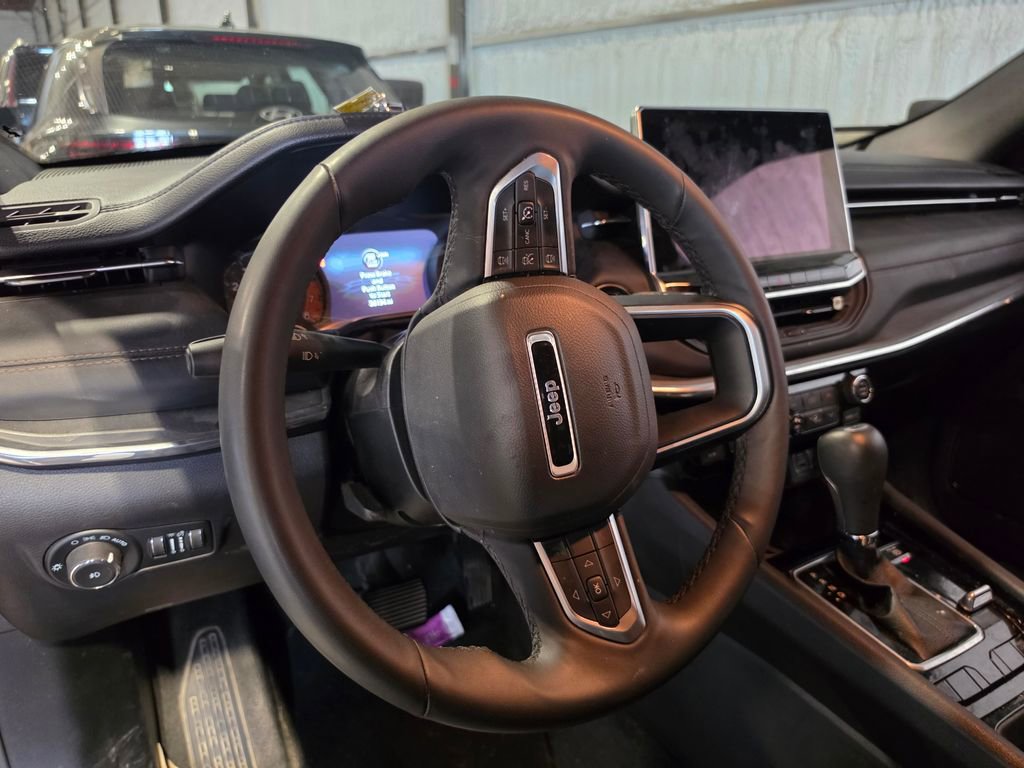Used 2023 Jeep Compass Limited image 4
