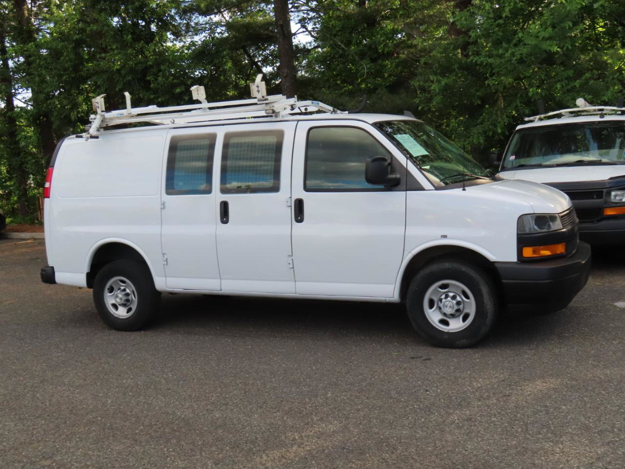Used 2018 Chevrolet Express 2500 w/ Driver Convenience Package RWD image 7