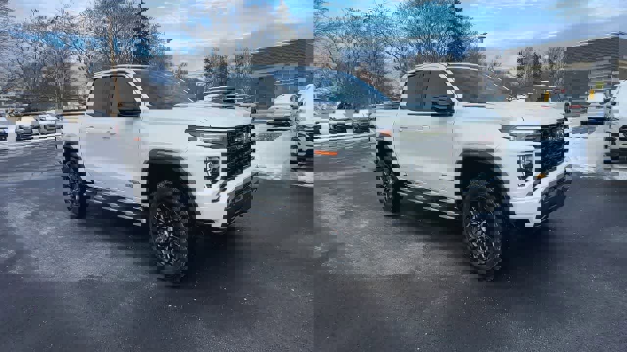 Used 2024 GMC Canyon Elevation w/ Convenience Package image 2