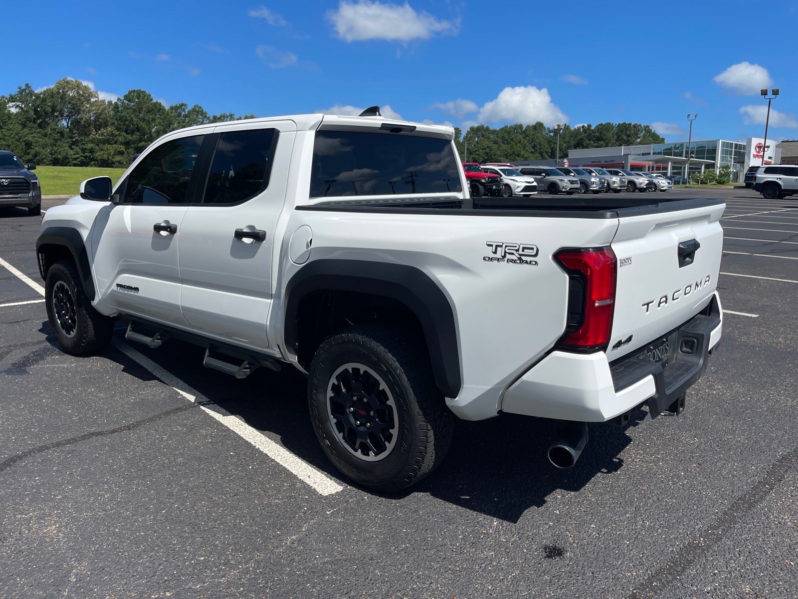Used 2025 Toyota Tacoma TRD Off-Road AWD/4WD image 14