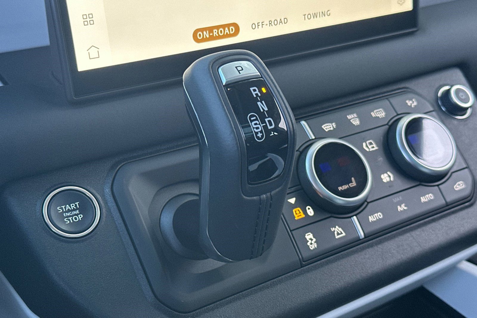 Used 2025 Land Rover Defender 110 S image 24