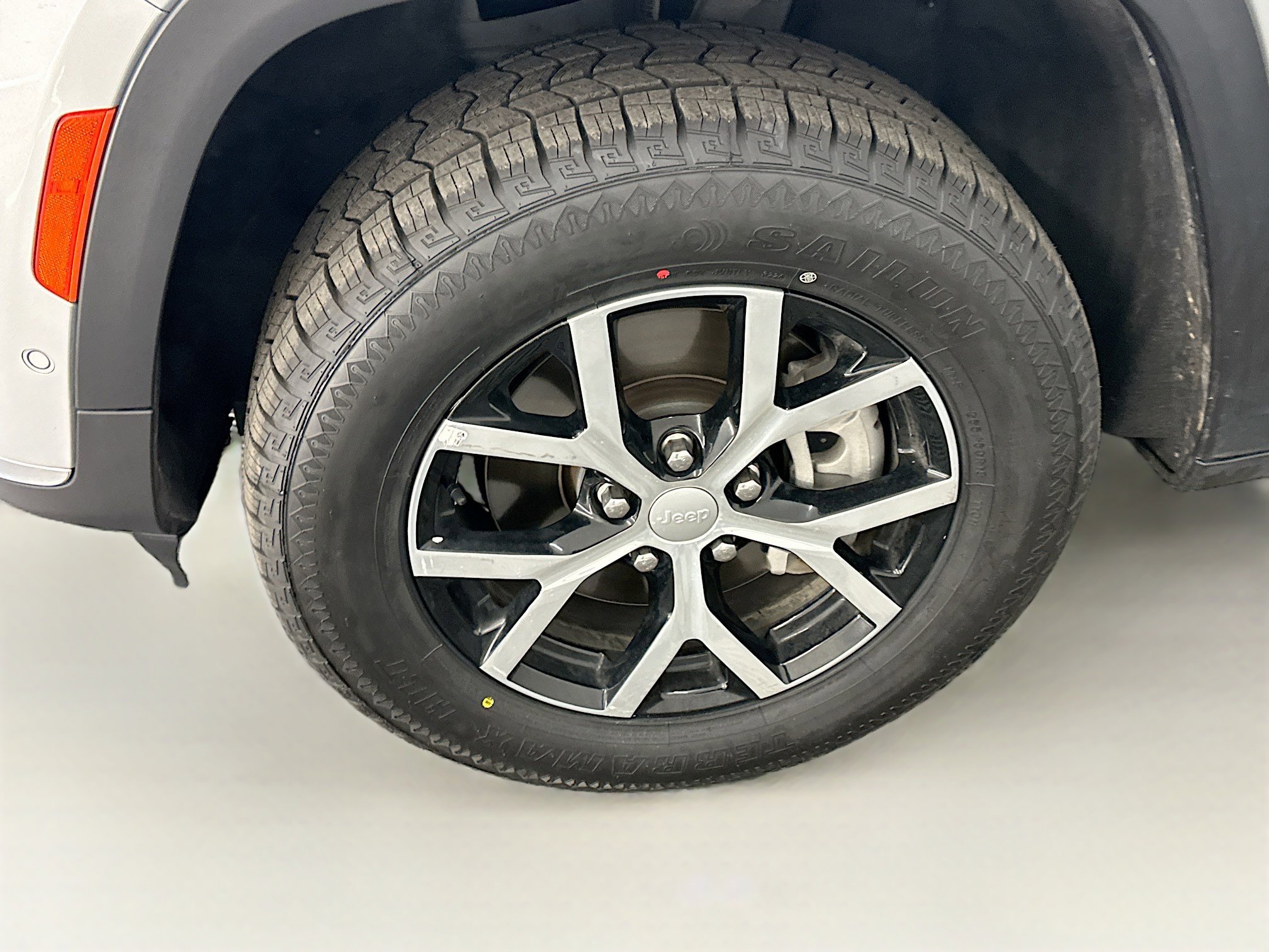 Used 2024 Jeep Grand Cherokee L Limited w/ Luxury Tech Group II image 11