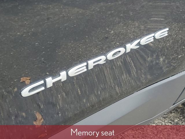 Used 2021 Jeep Cherokee Limited image 7