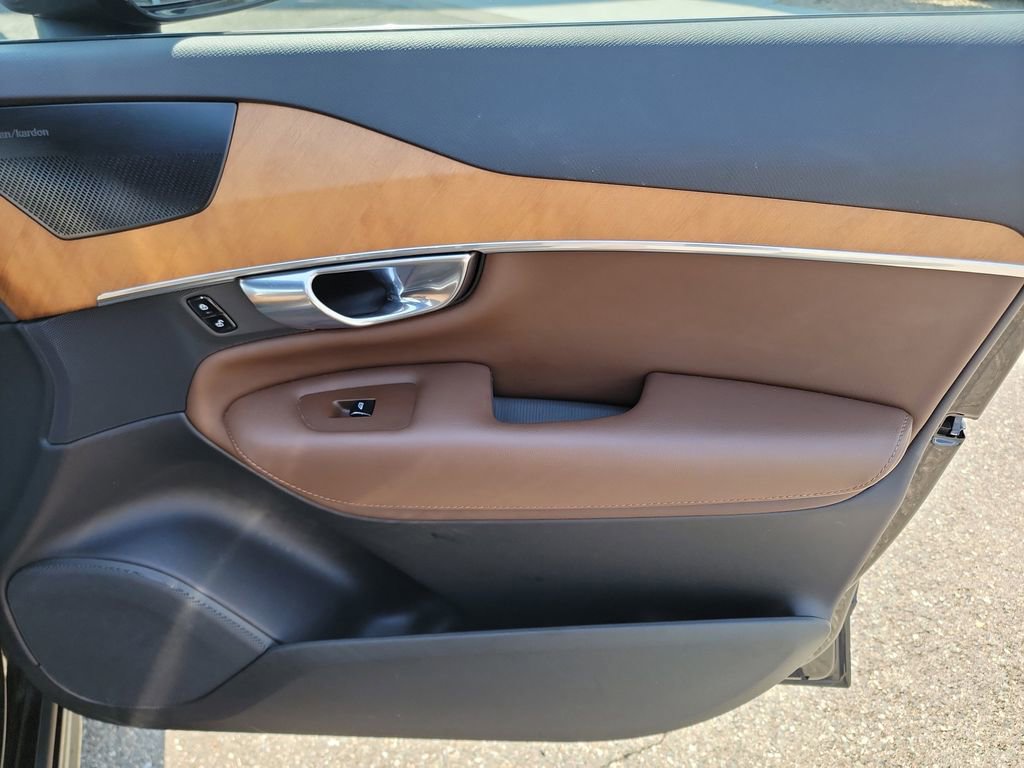 Used 2023 Volvo XC90 B6 Plus w/ Protection Package Premier image 11