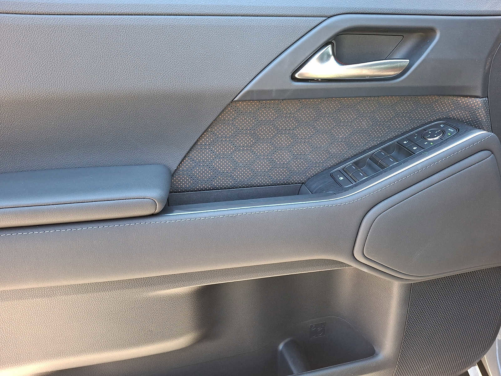 Used 2025 Lexus GX 550 w/ Cold Area Package AWD/4WD image 11