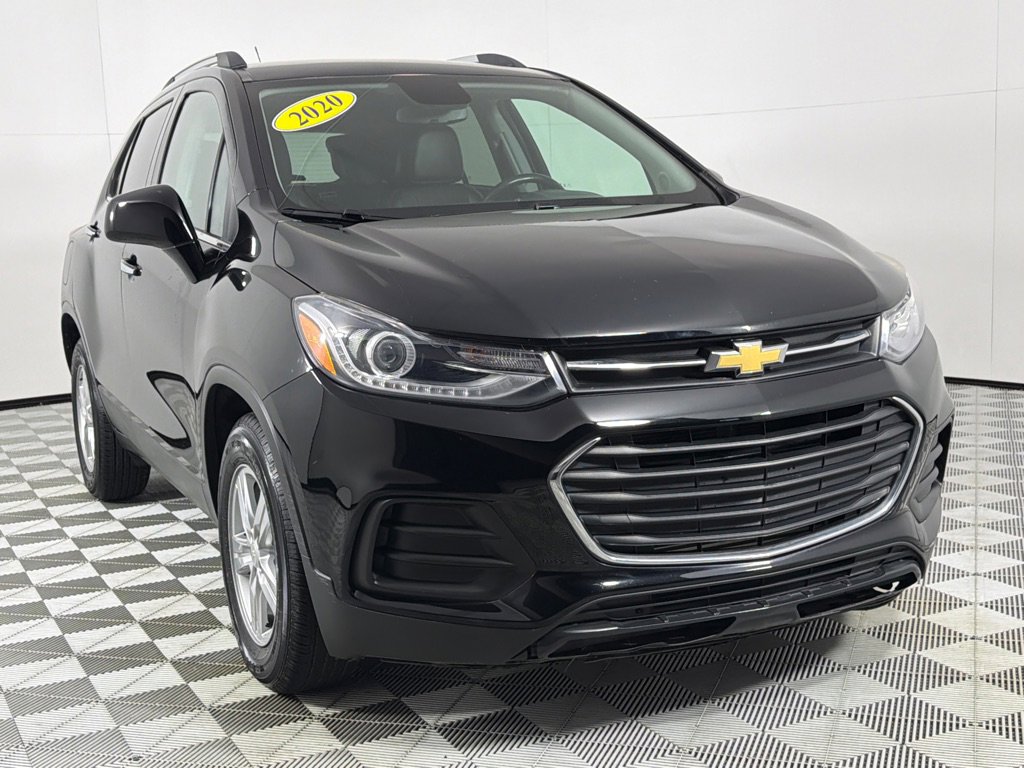 Used 2020 Chevrolet Trax LT w/ Driver Confidence Package image 3