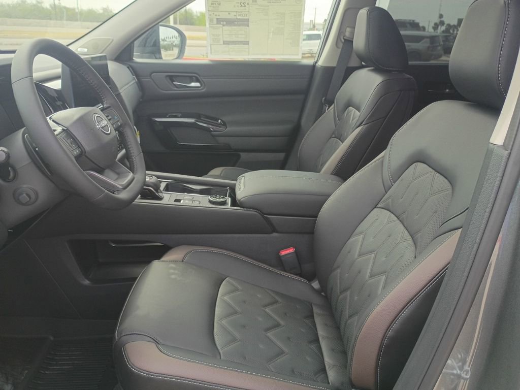 New 2026 Nissan Pathfinder Platinum image 25