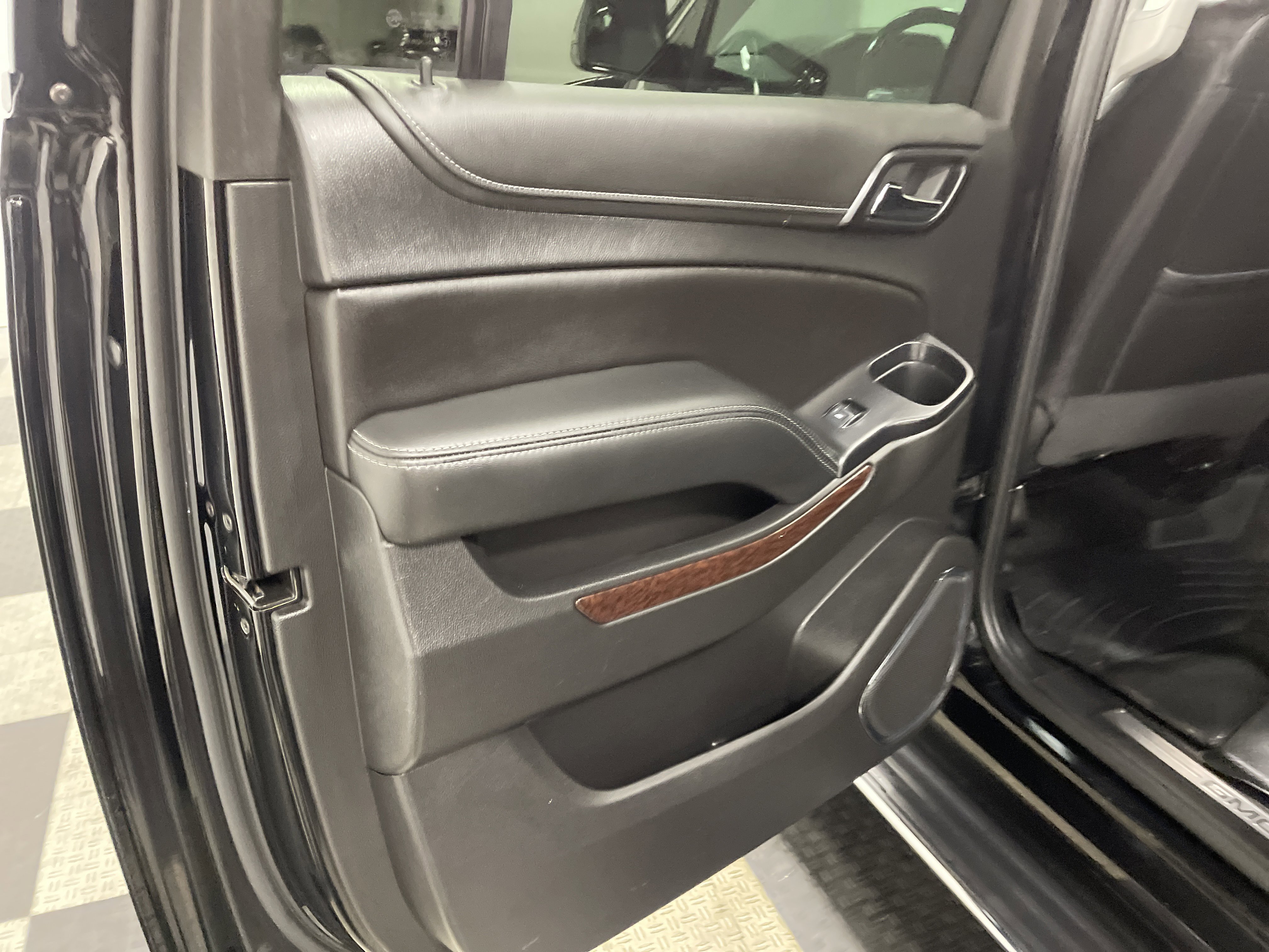 Used 2020 GMC Yukon XL SLT AWD/4WD image 15