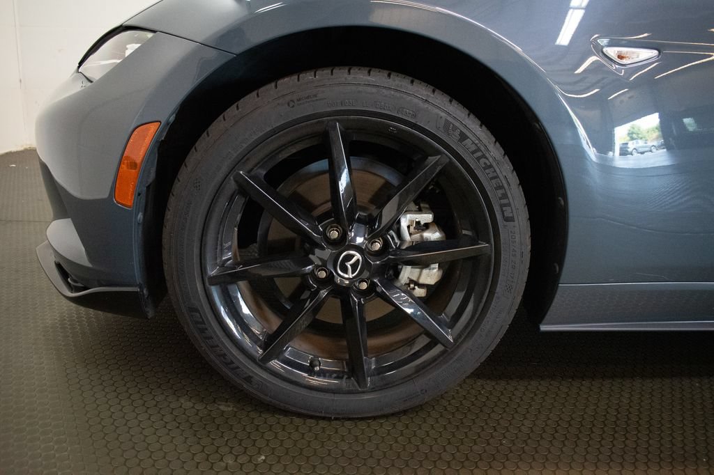 Used 2021 MAZDA MX-5 Miata Club RWD image 9