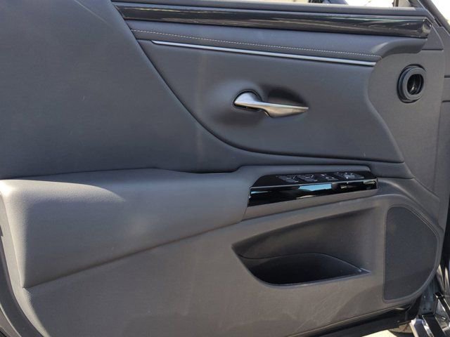 Used 2025 Lexus ES 350 w/ Accessory Package (Z2) image 14