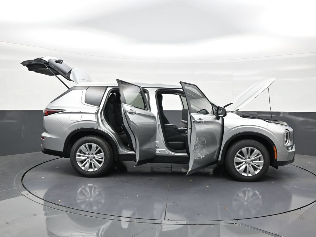 New 2026 Mitsubishi Outlander ES FWD image 28