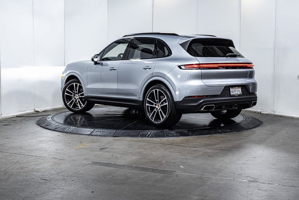 Certified 2025 Porsche Cayenne image 3
