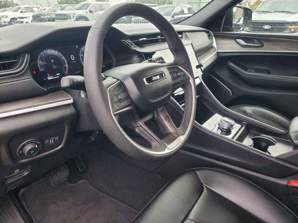 Used 2026 Jeep Grand Cherokee Limited AWD/4WD image 11