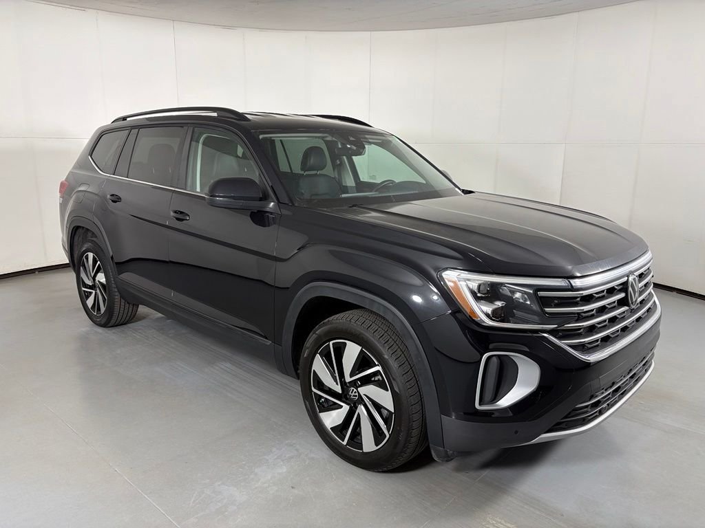 Used 2025 Volkswagen Atlas SE FWD image 2