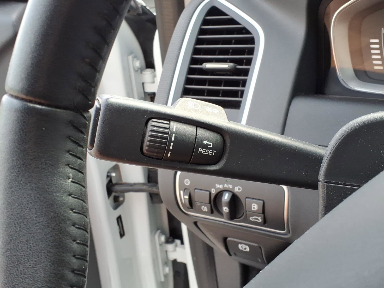 Used 2017 Volvo XC60 T6 Dynamic w/ Preferred Option Package image 21