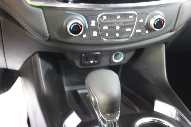 Used 2023 Chevrolet Traverse LT FWD image 20
