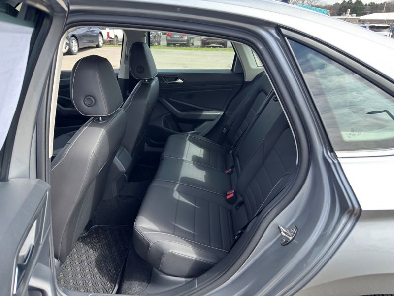 Used 2024 Volkswagen Jetta SE image 32