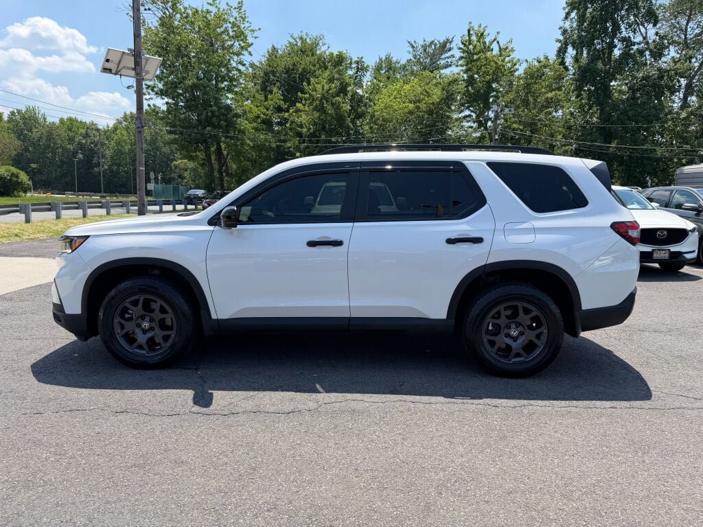 Used 2023 Honda Pilot TrailSport image 4