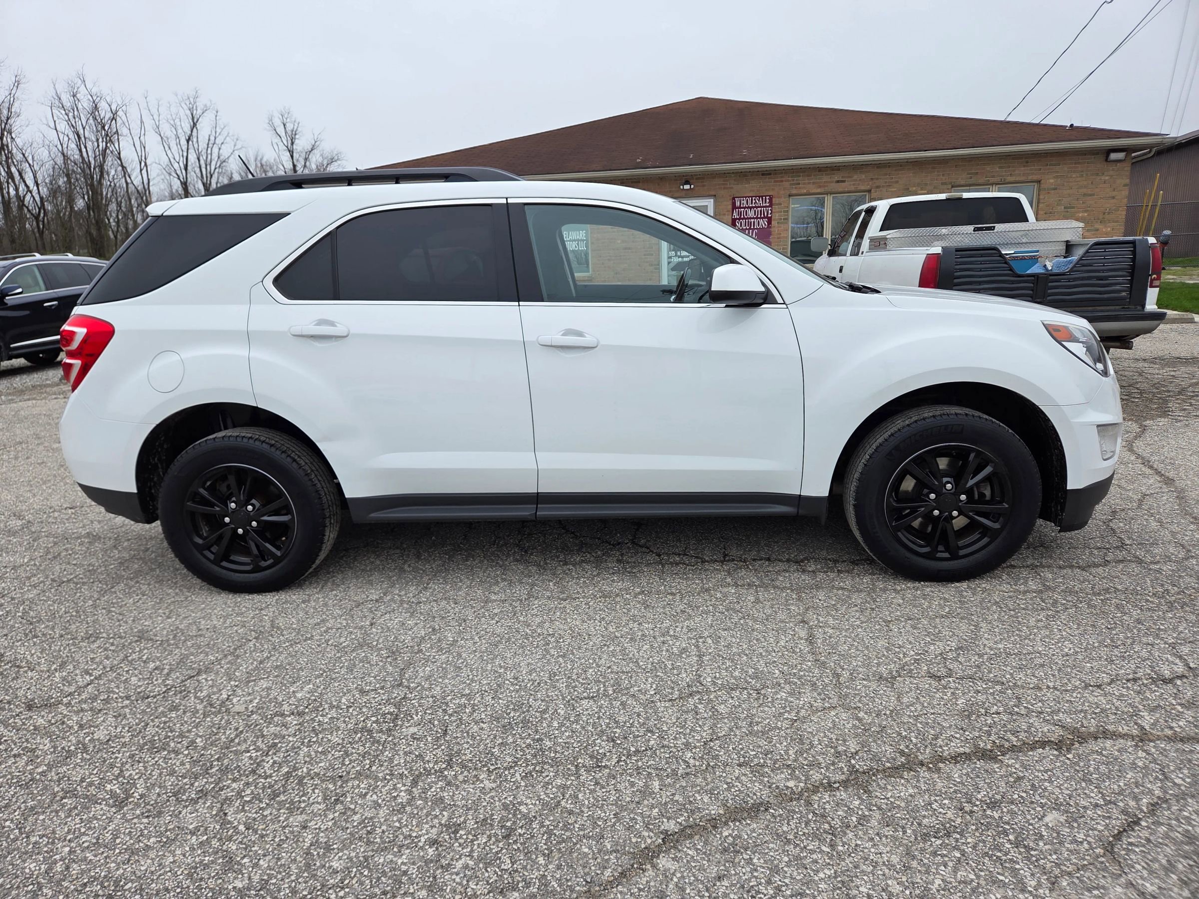 Used 2017 Chevrolet Equinox LT w/ Convenience Package image 4