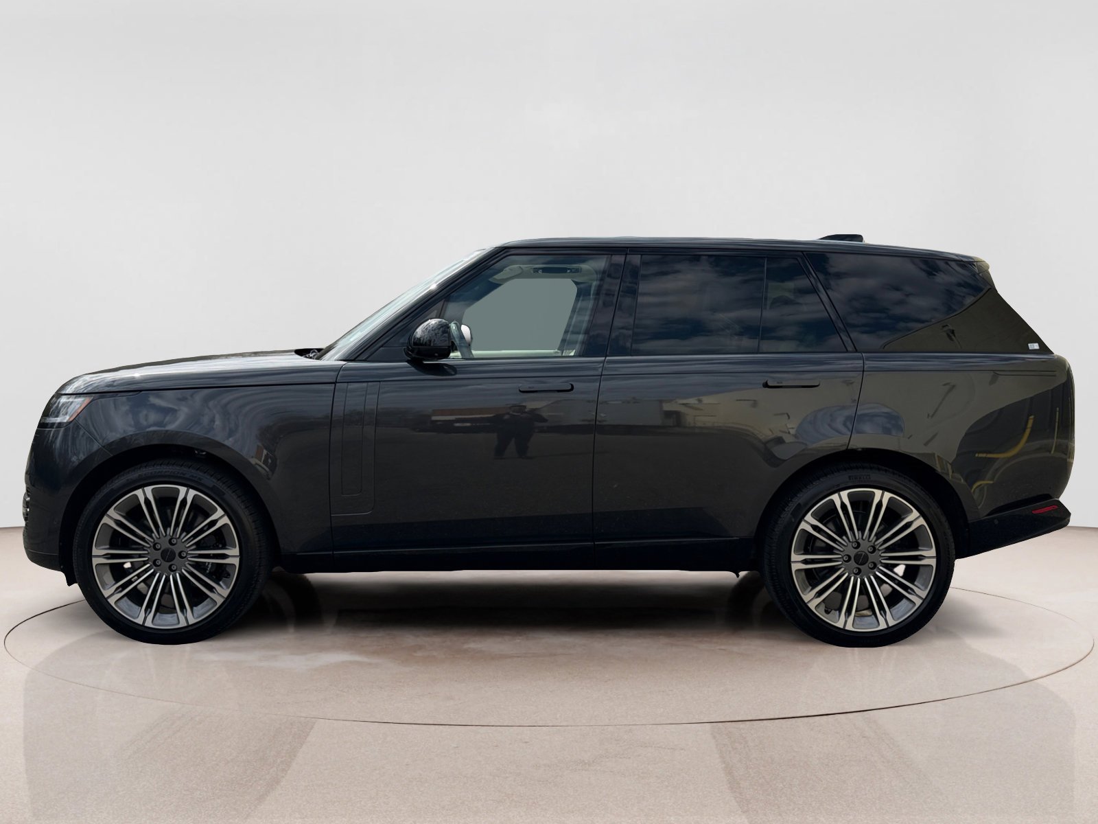 New 2025 Land Rover Range Rover SE image 2