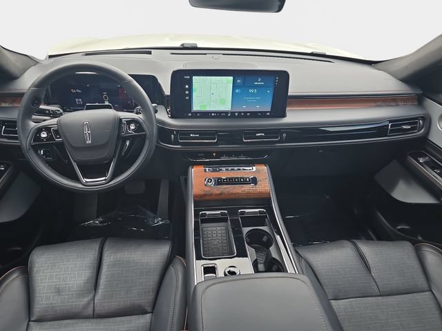 Used 2025 Lincoln Aviator Black Label w/ Jet Appearance Package AWD/4WD image 10