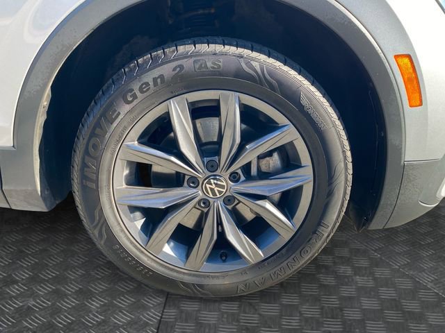 Used 2022 Volkswagen Tiguan SE image 38