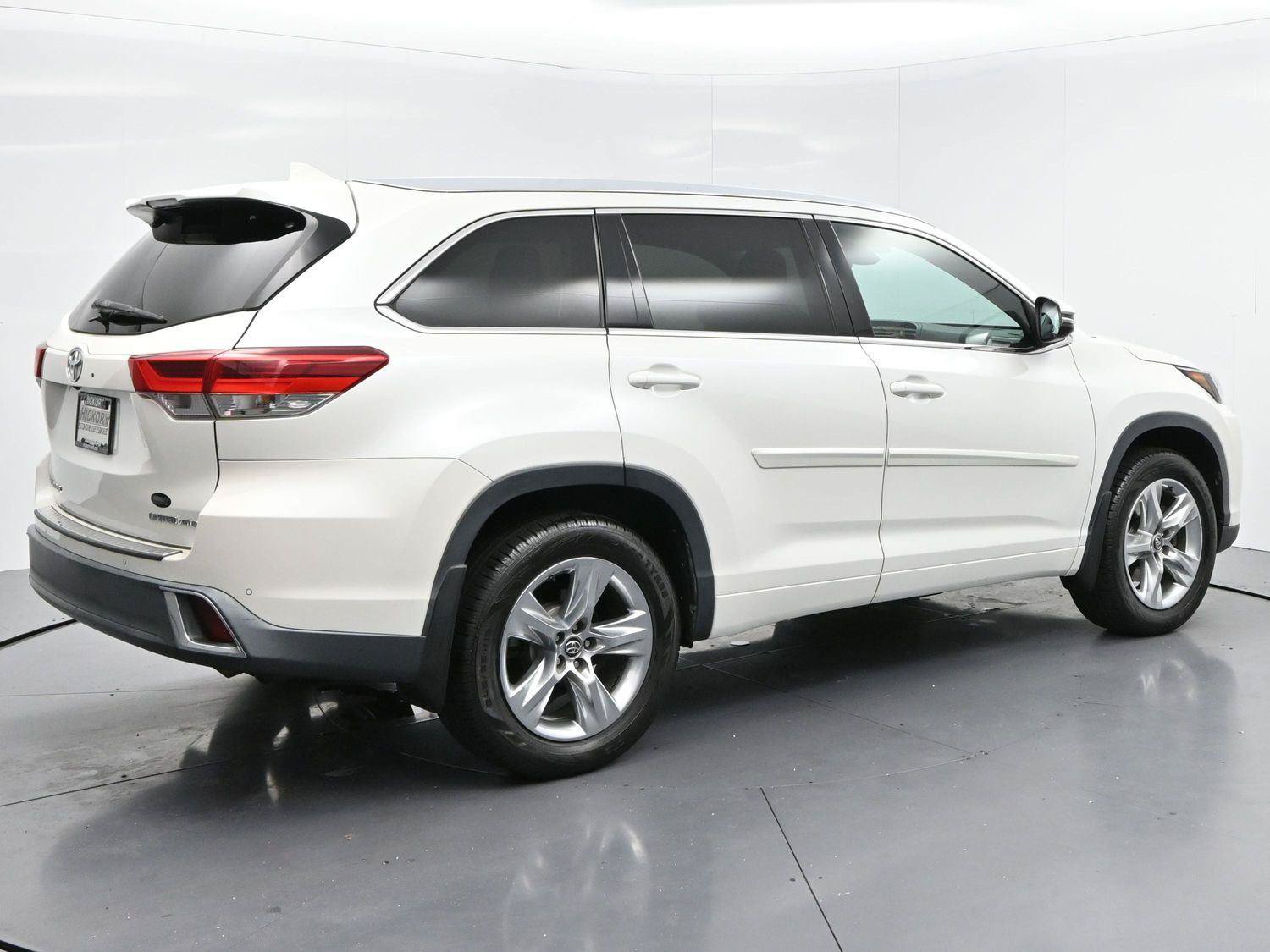 Used 2017 Toyota Highlander Limited w/ Protection Package #3 AWD/4WD image 7