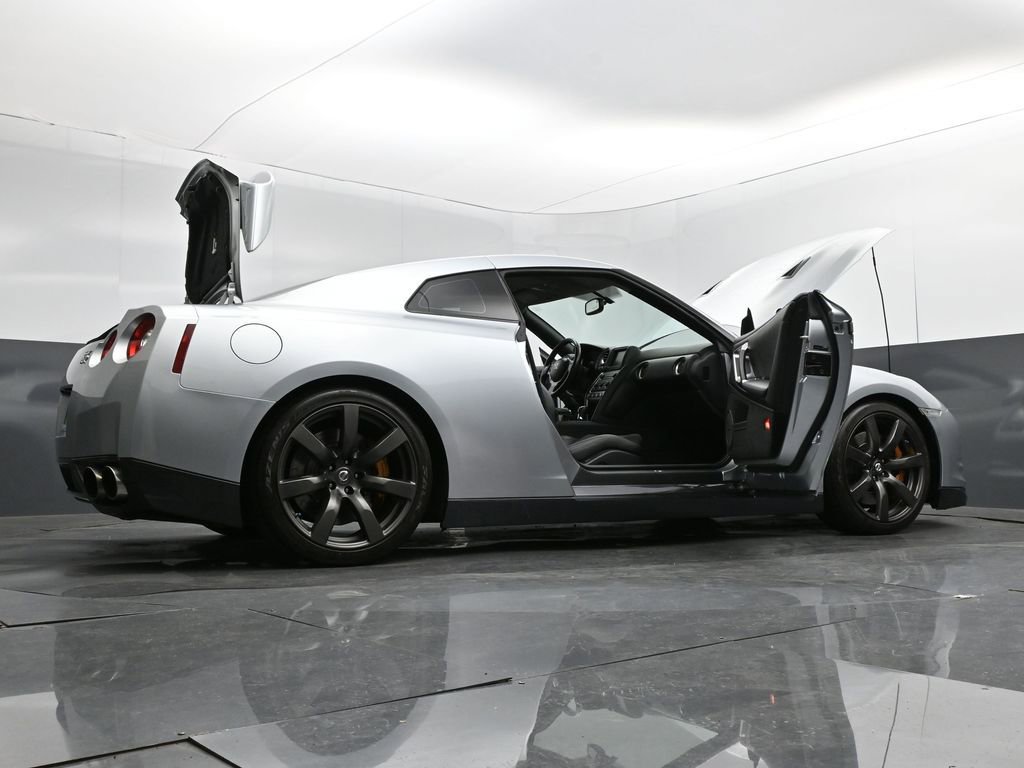 Used 2011 Nissan GT-R Premium AWD/4WD image 37