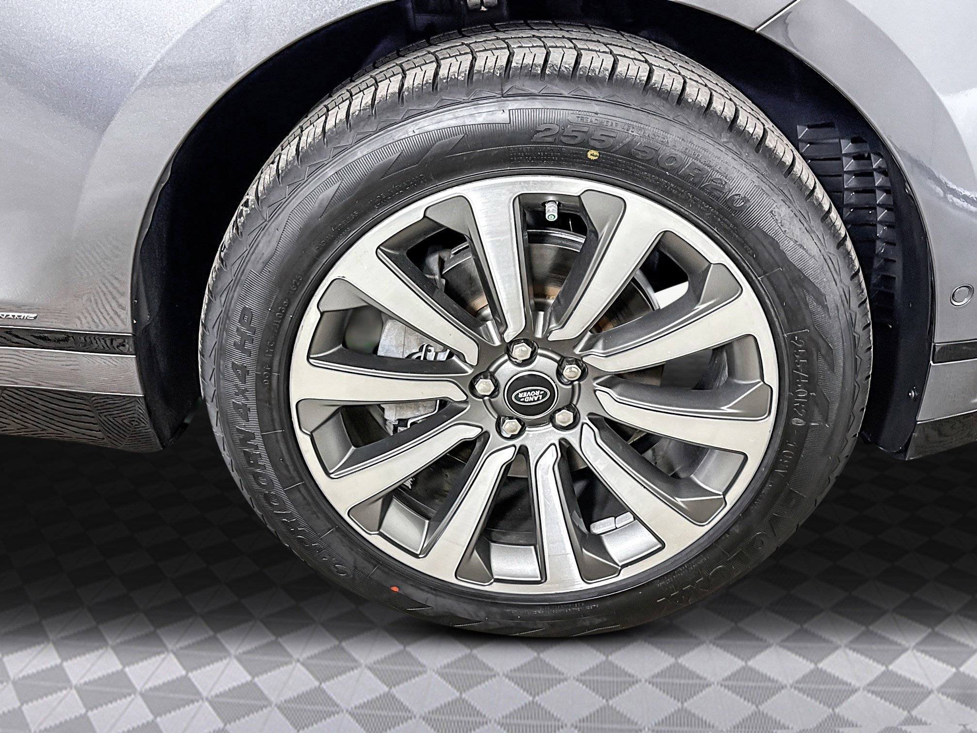 Used 2018 Land Rover Range Rover Velar R-Dynamic SE image 39